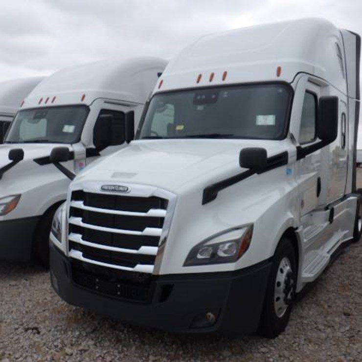 2021 FREIGHTLINER CASCADIA 126