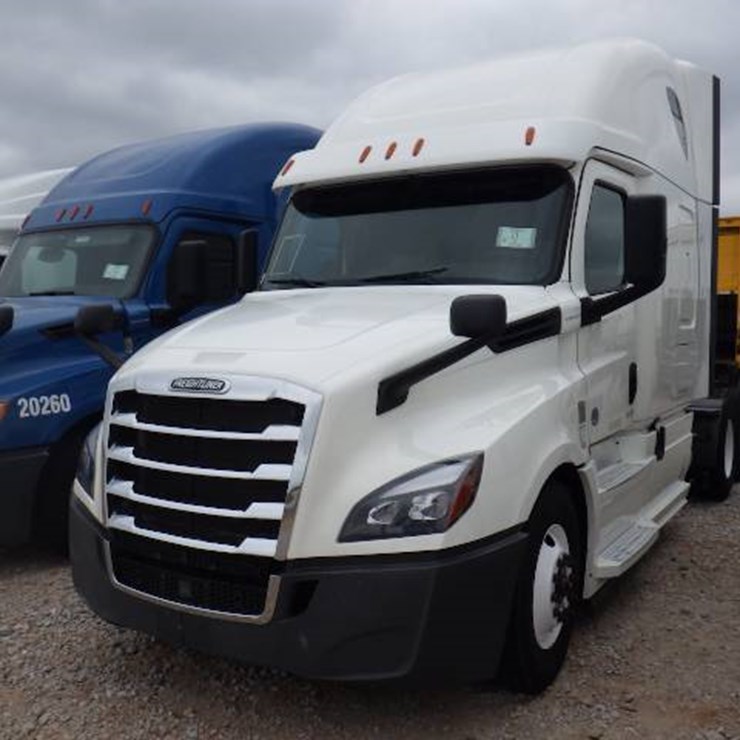 2020 FREIGHTLINER CASCADIA 126