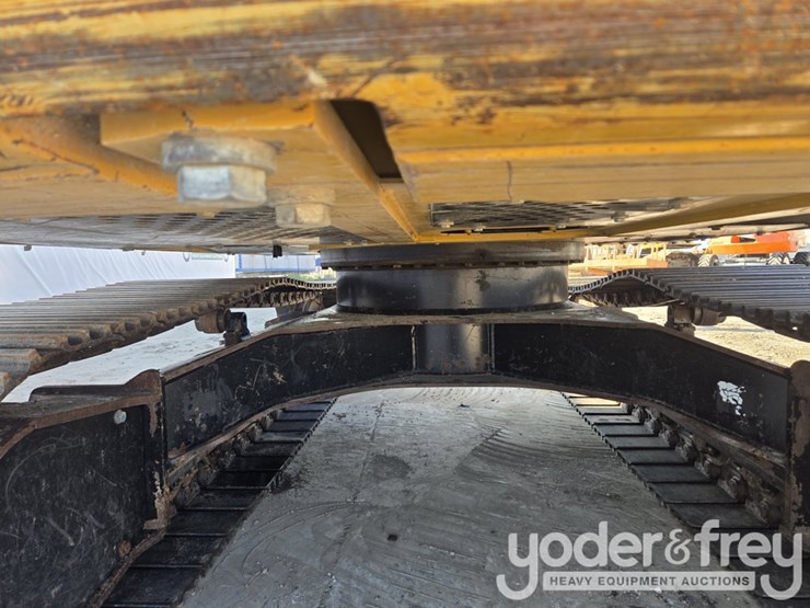 2022-deere-130g-image-48