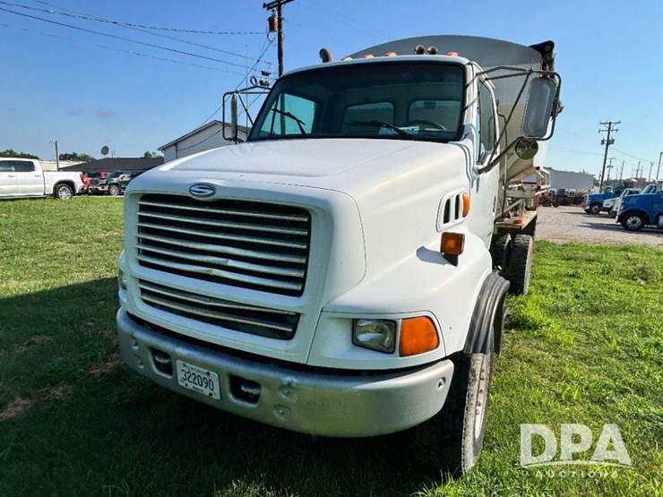 2000-sterling-dry-tender-truck-(gp11245,-unit-123831)-image-2