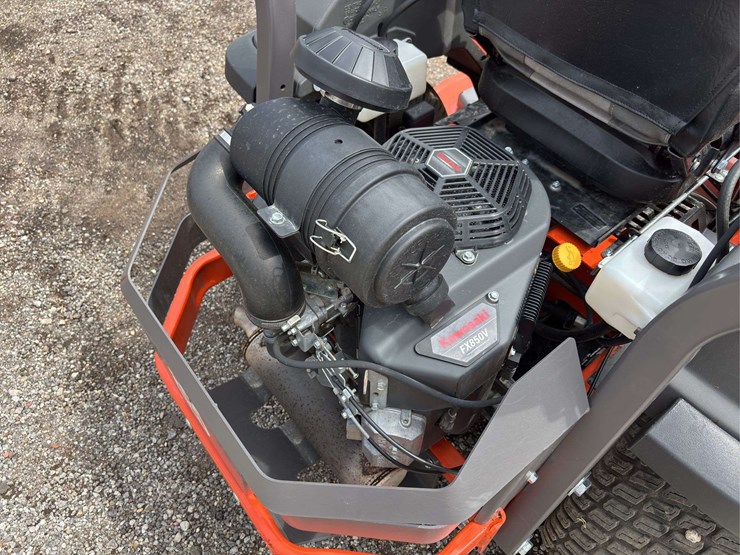 2022-husqvarna-zero-turn-mower-image-12