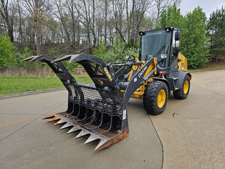 #17574-•-2024-deere-324-wheel-loader-image-1