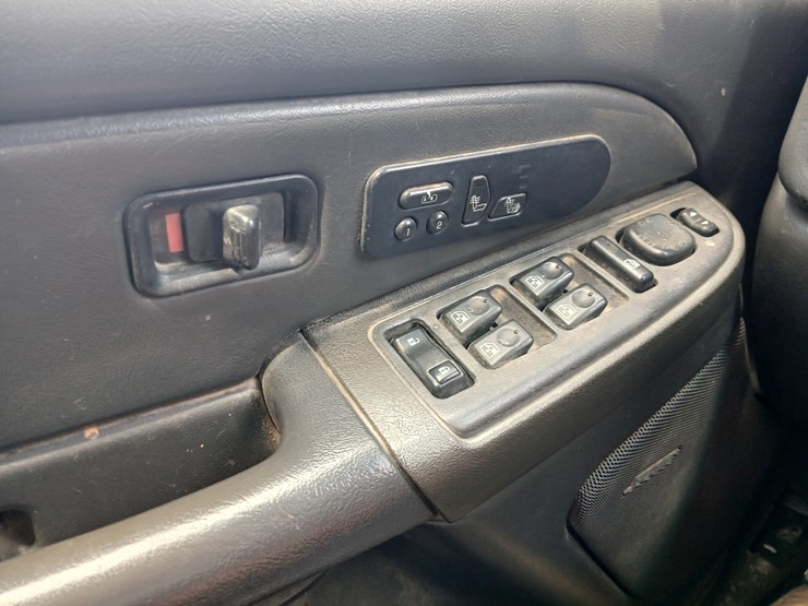 2005-chevrolet-silverado-image-46