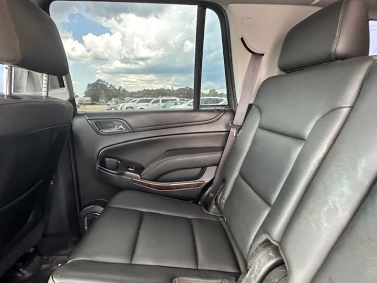 2015-chevrolet-tahoe-image-30