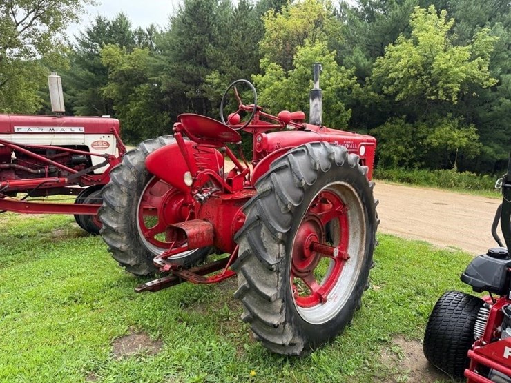 farmall-m-tractor-image-7