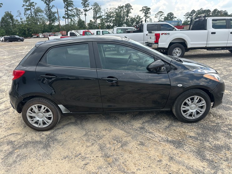 #22813-•-2012-mazda-2-image-7