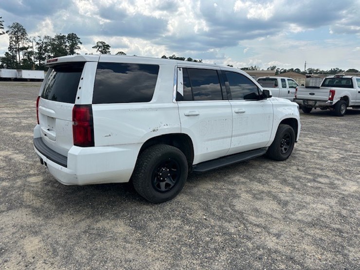 2015-chevrolet-tahoe-image-3