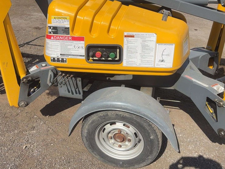 biljack-xlb-tow-behind-man-lift-image-15