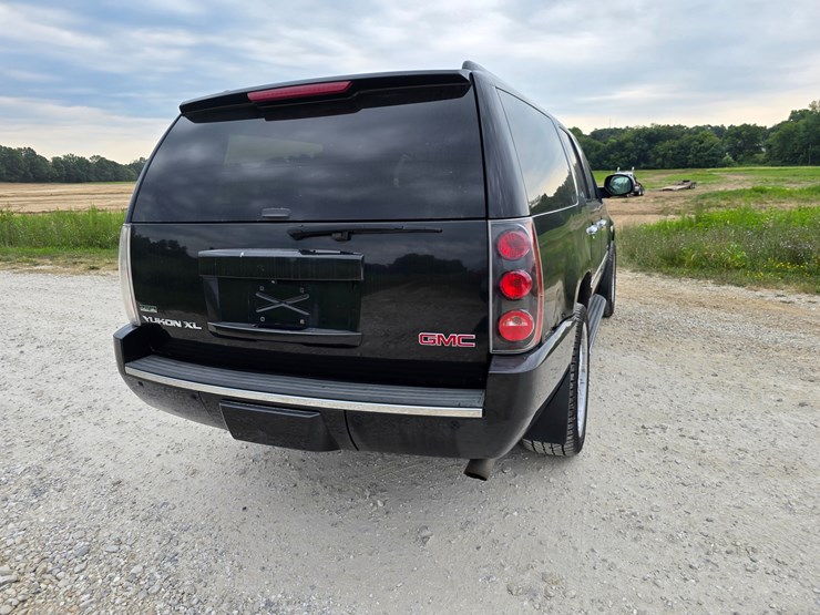 2011-gmc-yukon-xl-image-21
