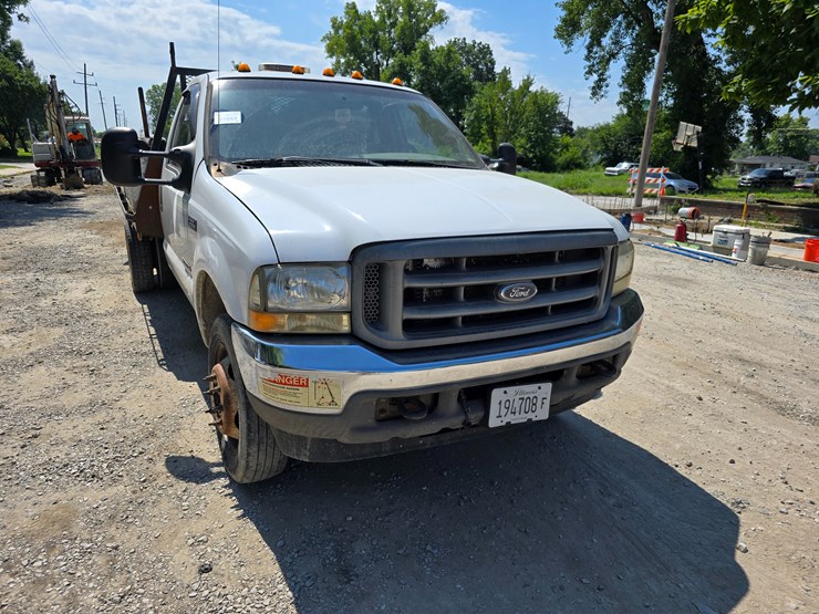 2004-ford-f550-image-33