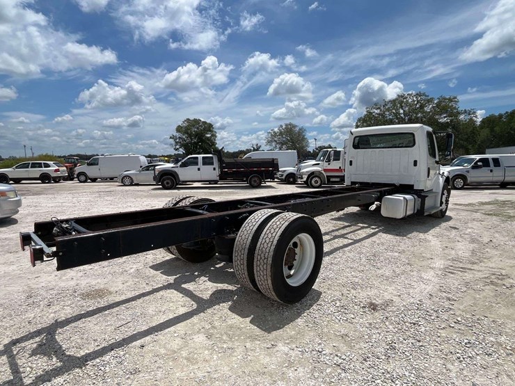 2018-freightliner-m2-106-cab-and-chassis-truck-image-3