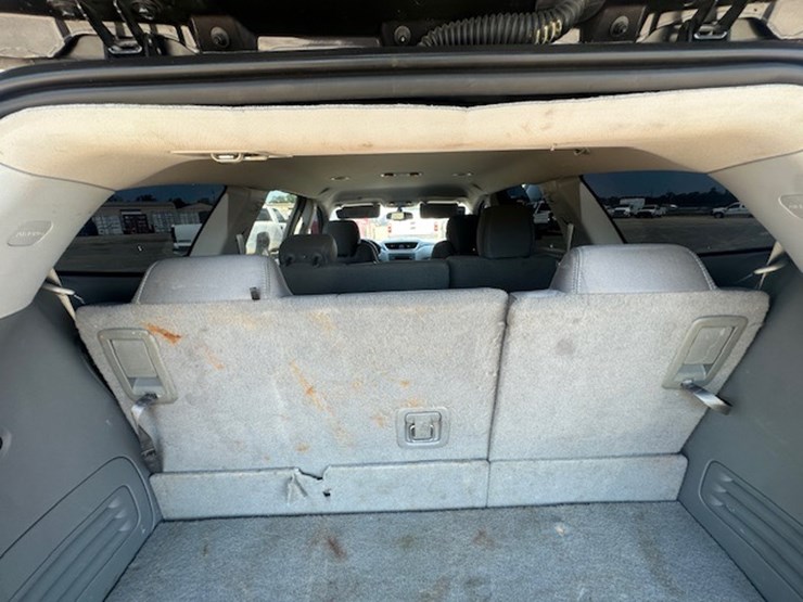 2016-chevrolet-traverse-ls-image-21