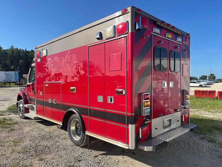 2009-freightliner-m2-106-medtec-ambulance-image-4