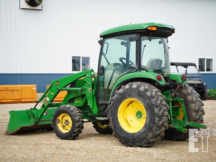 john-deere-4044r-image-7