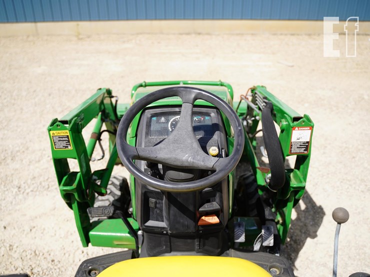 2018-john-deere-1025r-image-21