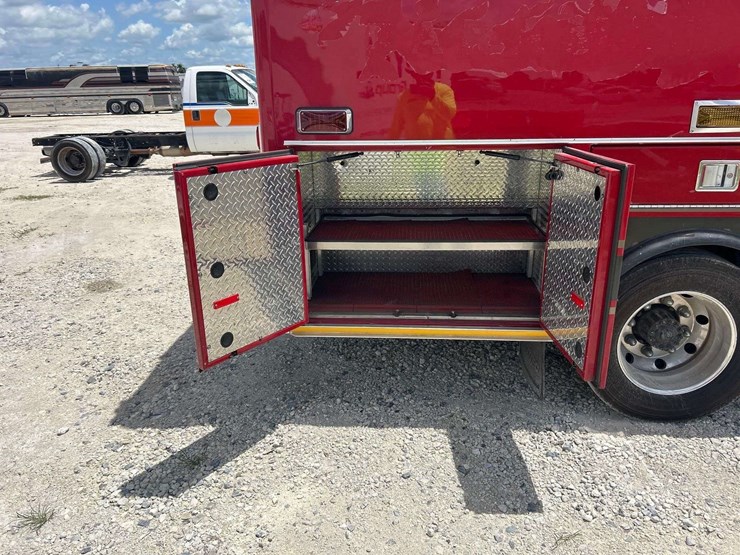 2009-freightliner-m2-106-medtec-ambulance-image-24