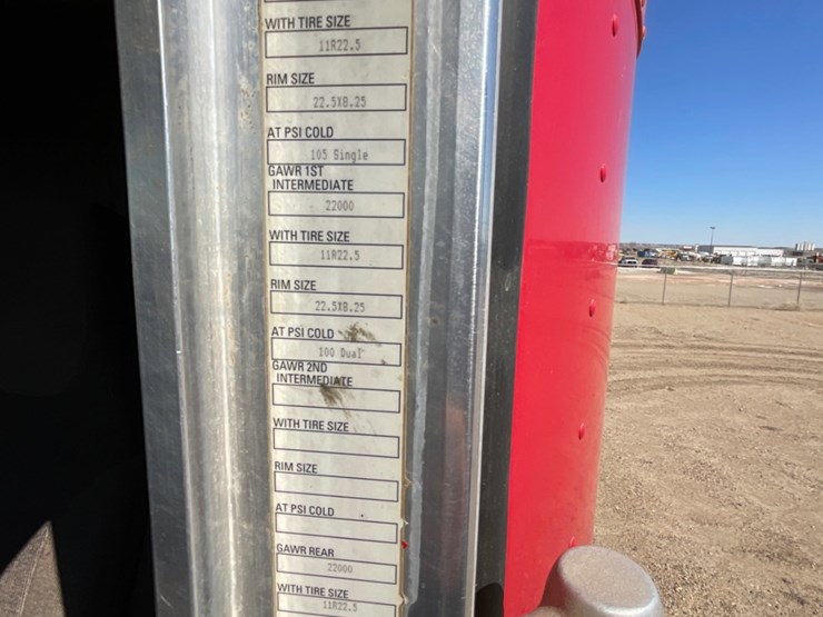 2011-kenworth-t800-image-16