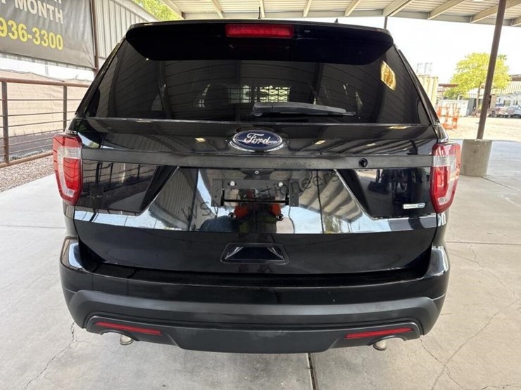 2017-ford-explorer-image-6