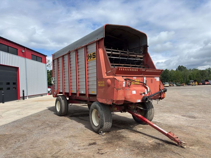 h&s-hd-twin-auger-18'-forage-wagon-image-2