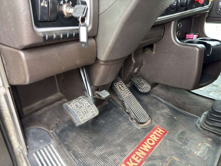 2013-kenworth-t660-image-31