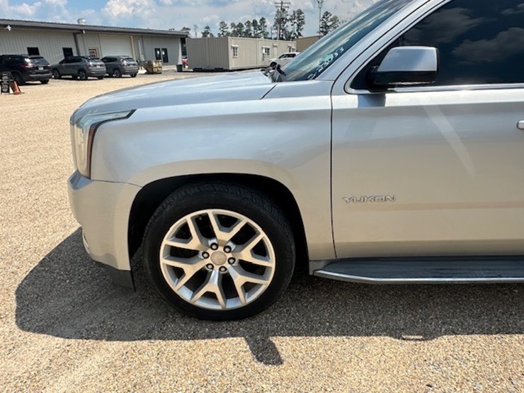 2015-gmc-yukon-image-18