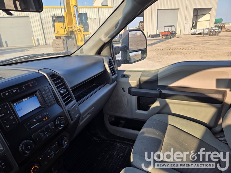 2022-ford-f350-xl-image-33