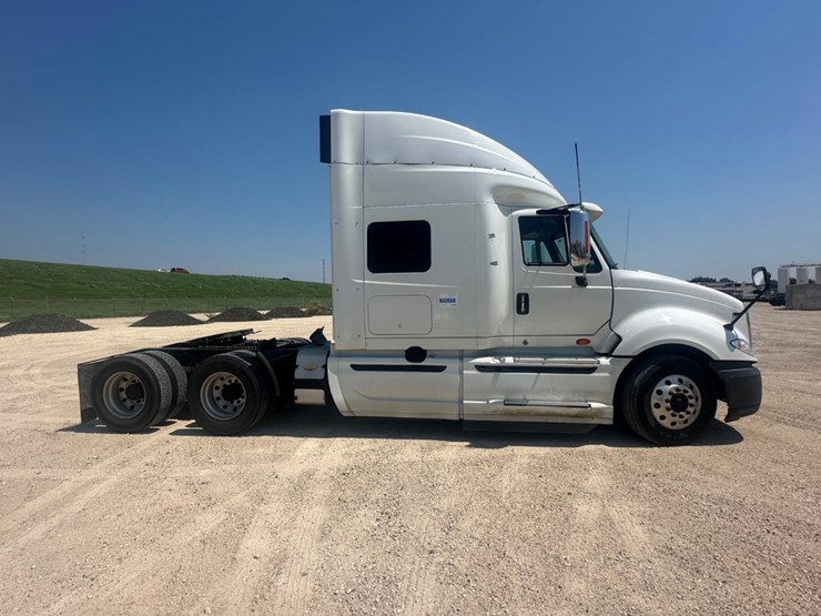 2016-international-prostar-image-4