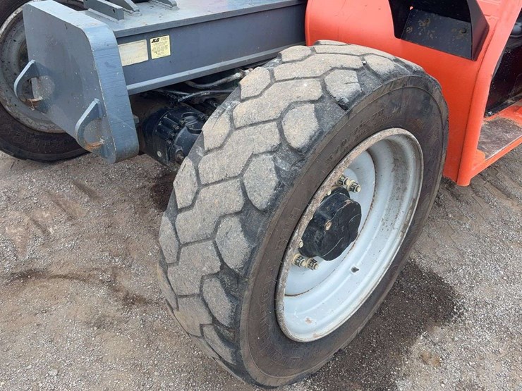 2012-jlg-g6-42a-image-8