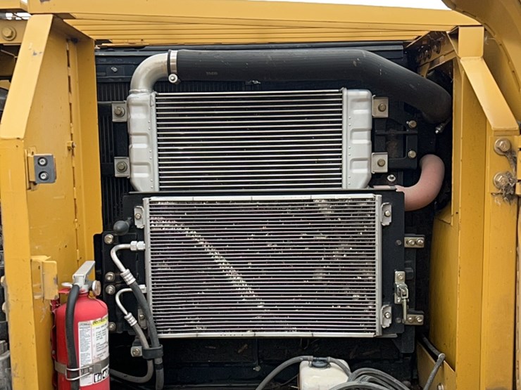 caterpillar-320-image-25