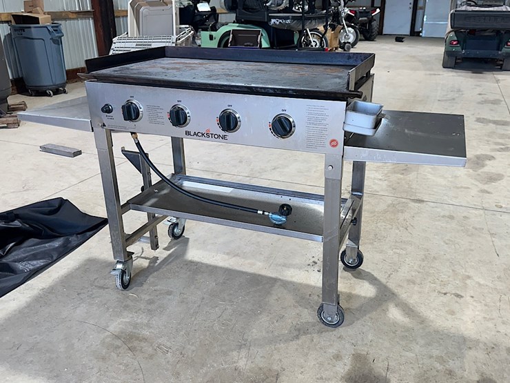 blackstone-36"-flattop-grill-image-1