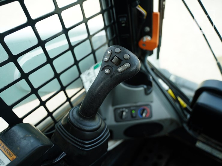 2022-bobcat-t770-image-27