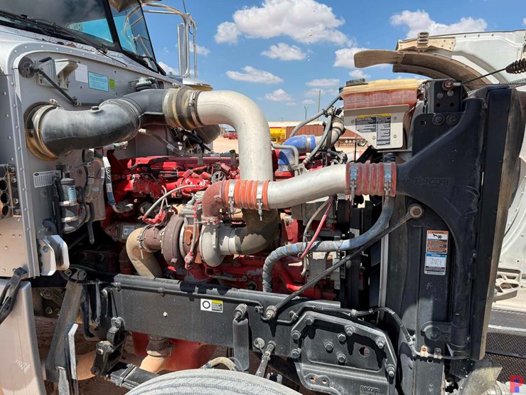 2013-peterbilt-388-image-21