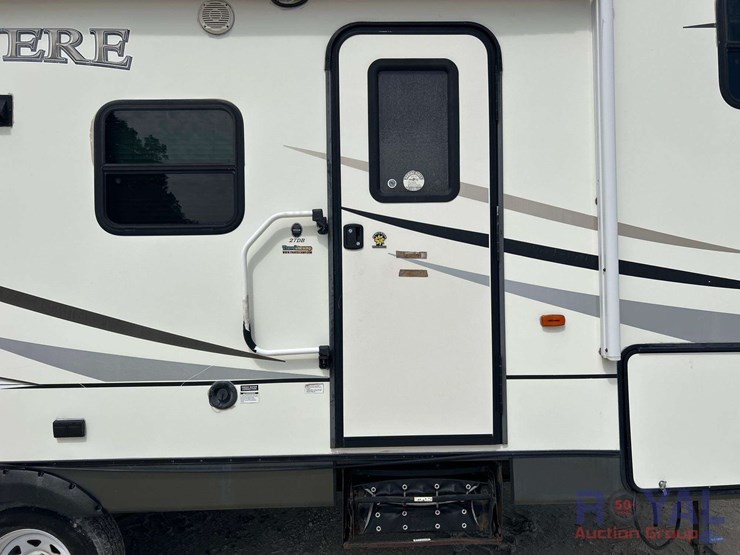 2015-revere-shasta-27db-5th-wheel-travel-trailer-image-5