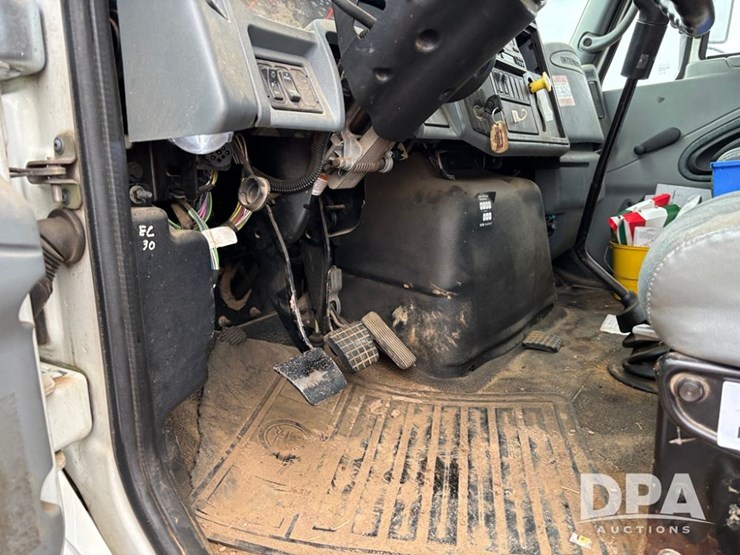 2002-international-durastar-4400-image-47