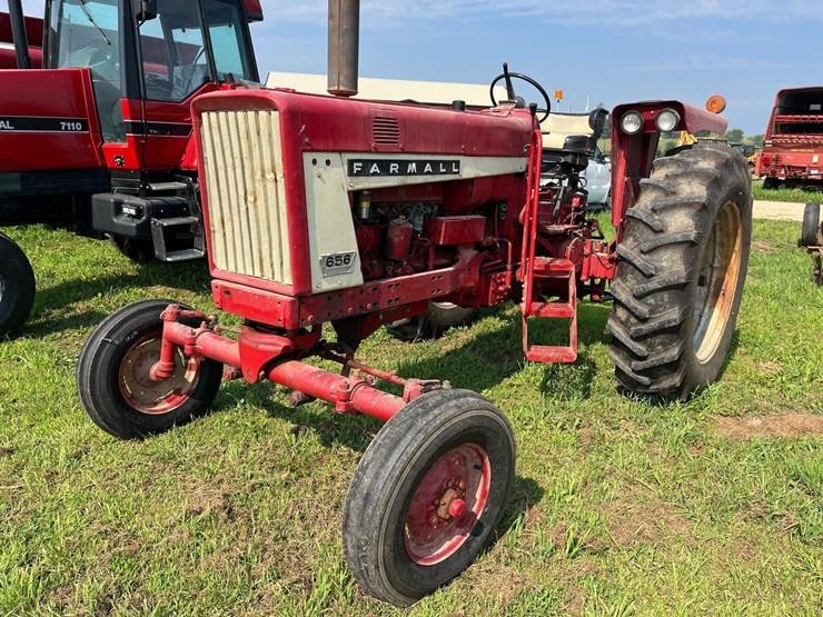 farmall-656-image-3
