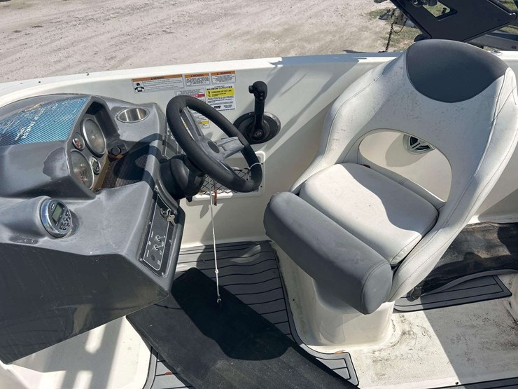 2017-bayliner-vr5-21ft-bowrider-boat-with-29ft-t/a-boat-trailer-image-14