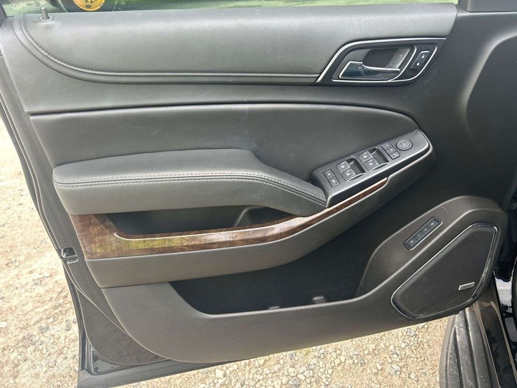 2019-chevrolet-tahoe-lt-image-11