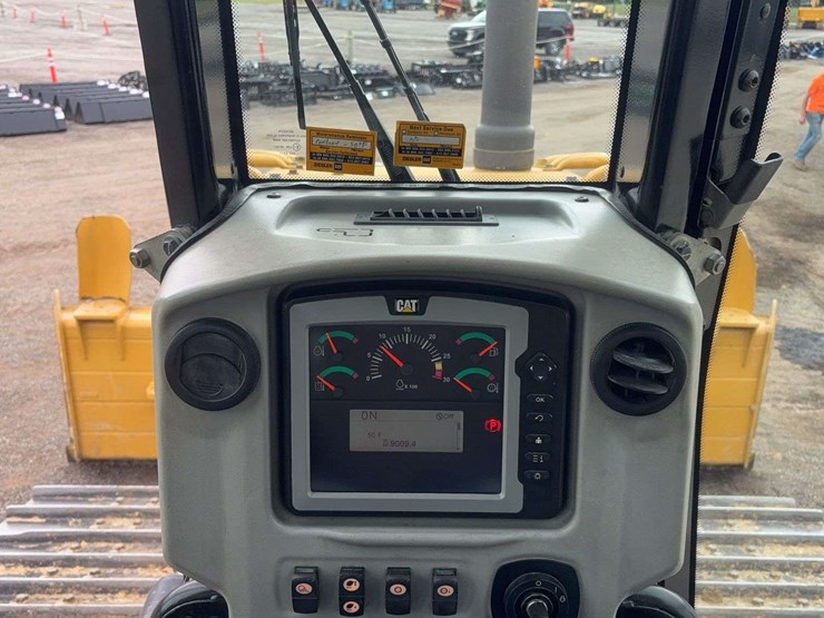2013-cat-dgn-lgp-dozer-image-43