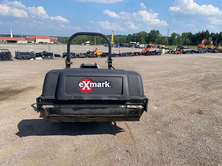 exmark-lazer-zero-turn-mower-image-6