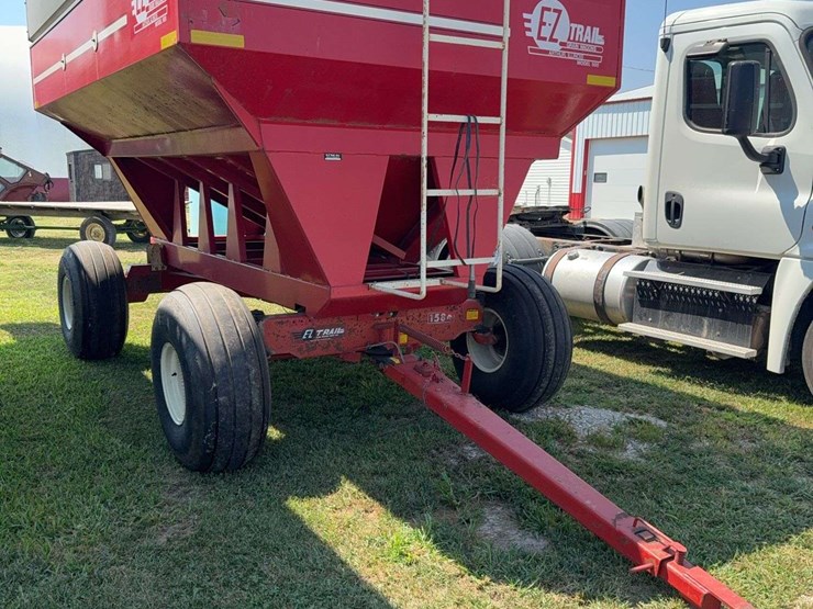 e-z-trail-model-500-gravity-wagon,-surge-brakes,-left-hand-unload-image-1