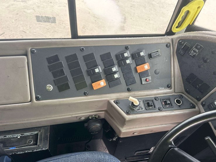 2004-ic-corporation-3000ic-school-bus-image-14