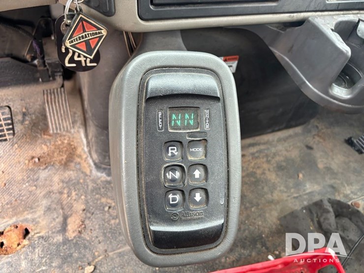 2013-international-durastar-4400-image-63