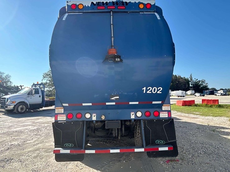 garbage-truck-image-24