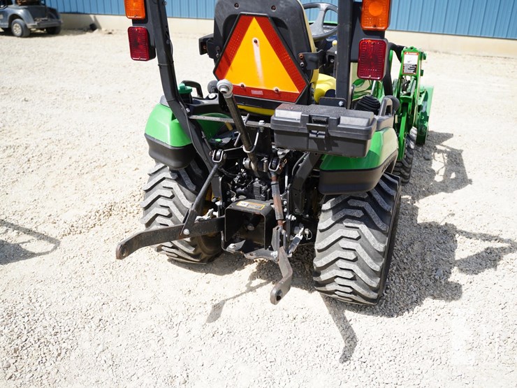 2018-john-deere-1025r-image-17