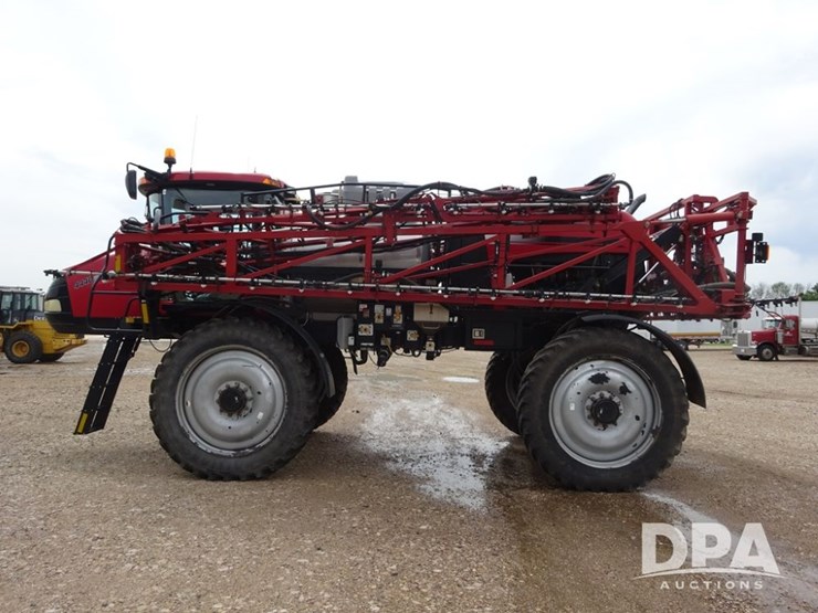 2015-case-ih-patriot-4440-image-39
