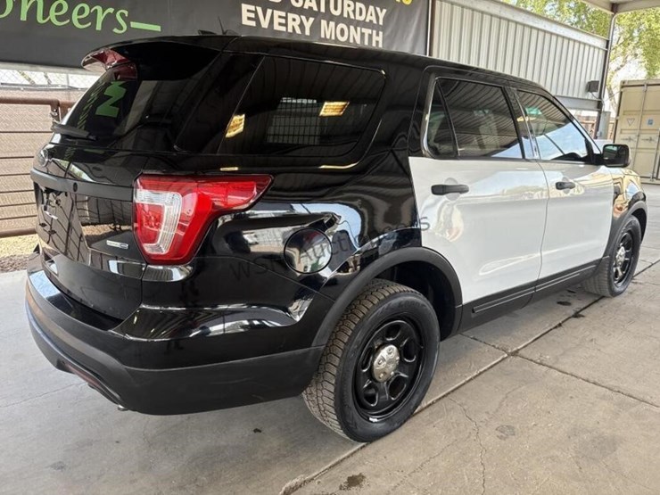 2016-ford-explorer-image-7
