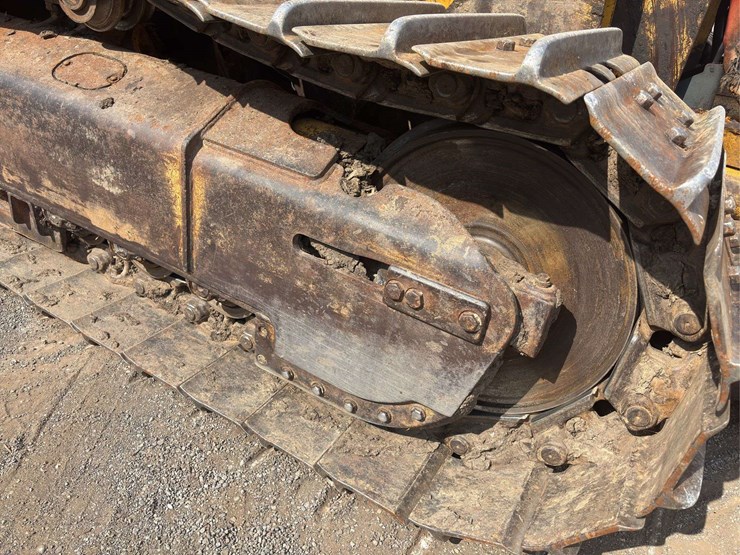 2005-deere-750j-image-16