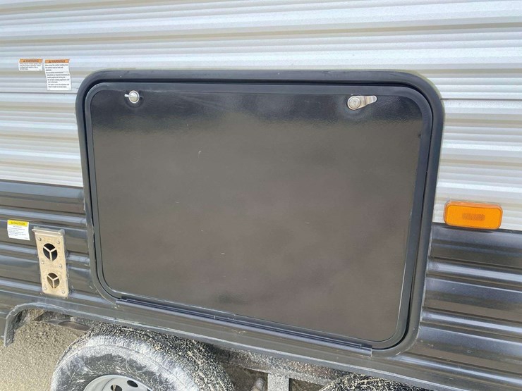 2022-forest-river-cherokee-grey-wolf-26brb-patriotic-edition-32ft.-t/a-travel-trailer-image-31