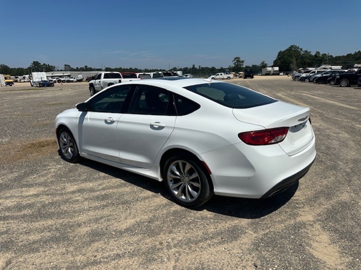 #23052-•-2015-chrysler-200s-image-4