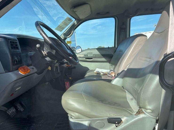 2005-ford-f750-image-13